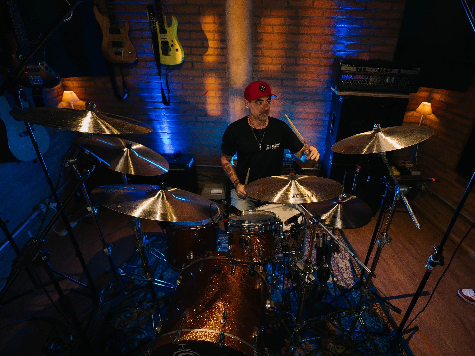 Baterista tocando o kit Spectrum