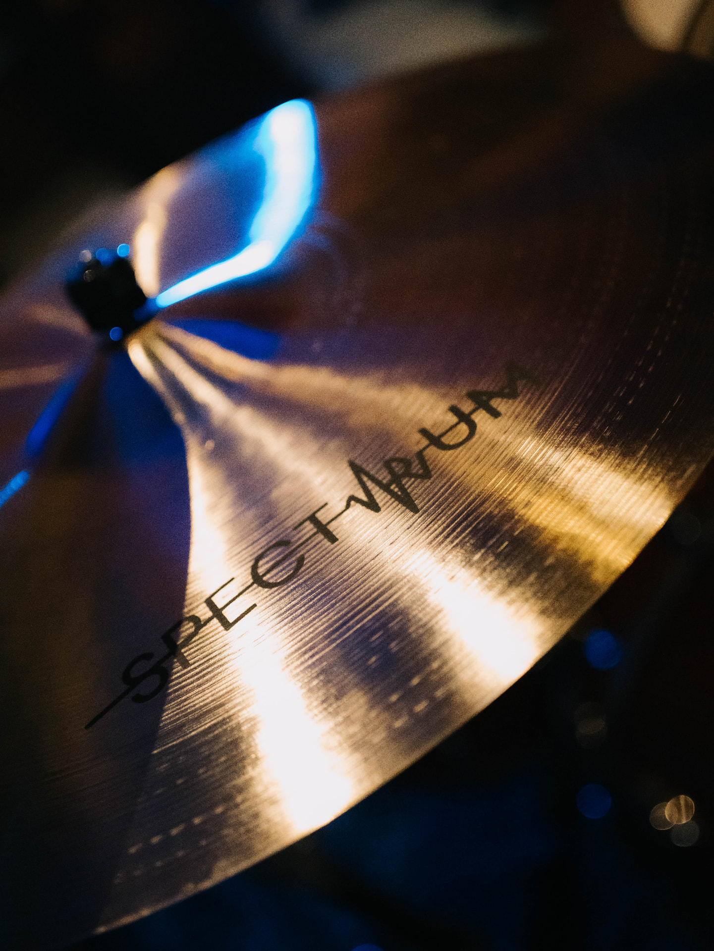 Detalhe do logo Spectrum no prato